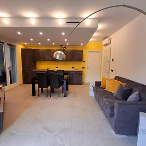 Casa Di Como. Como